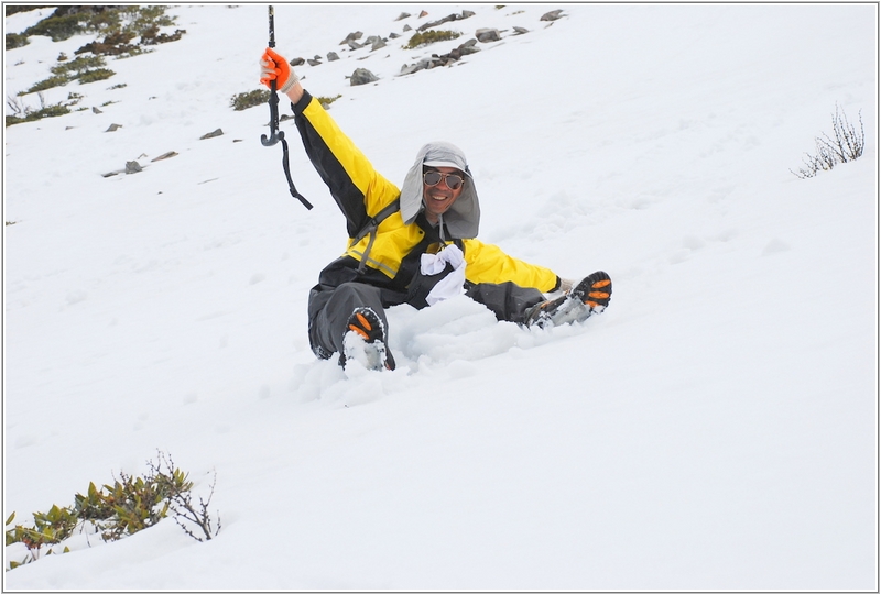 2012-03-06 13-22-13雪山玩雪趣.JPG